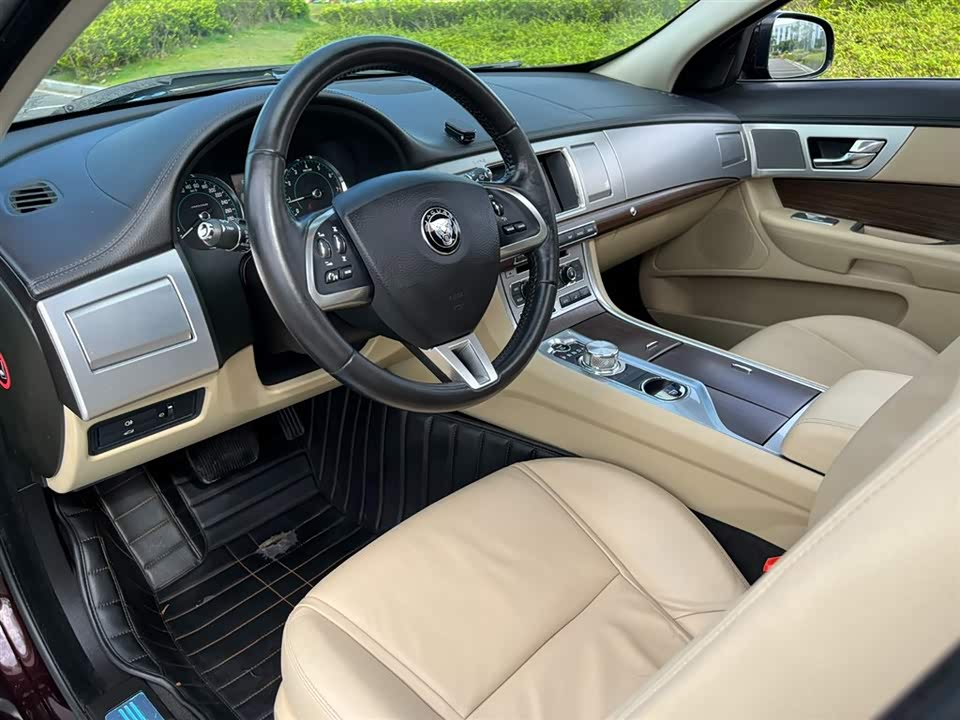 Jaguar XF