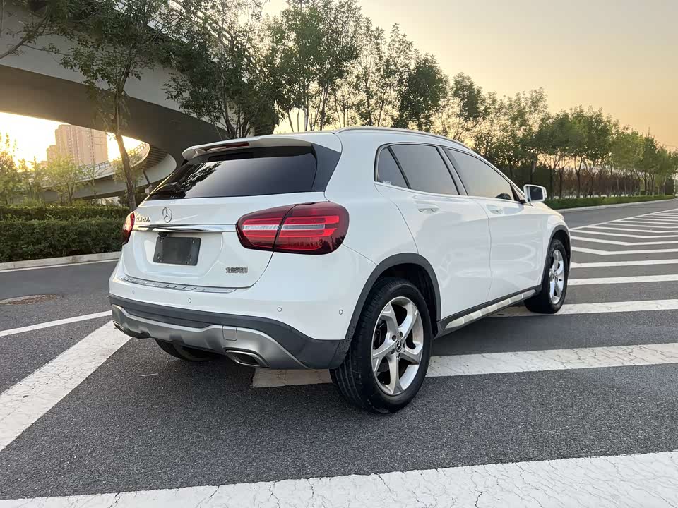 Mercedes-Benz GLA