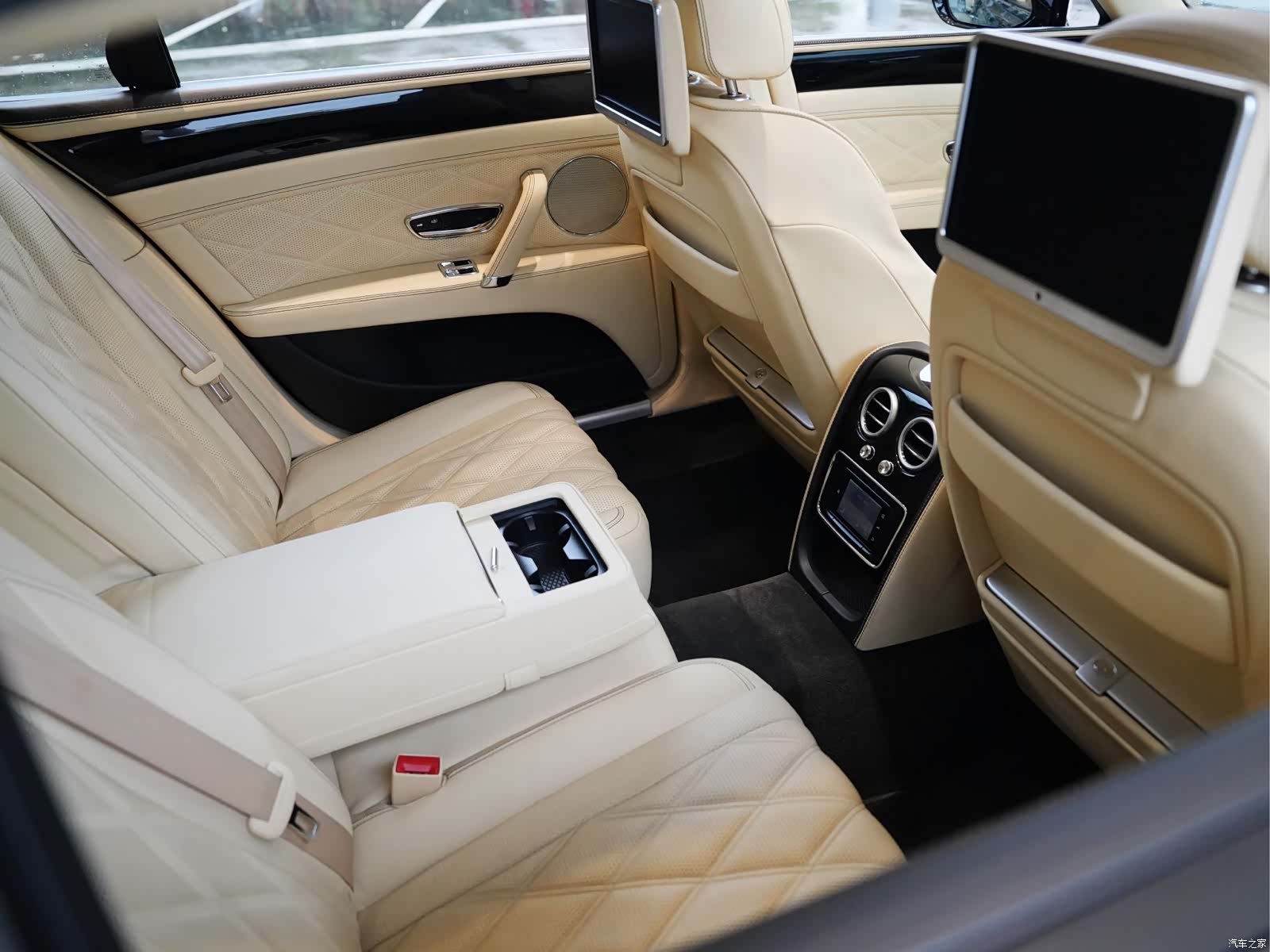 Bentley Flying Spur, 2014 11