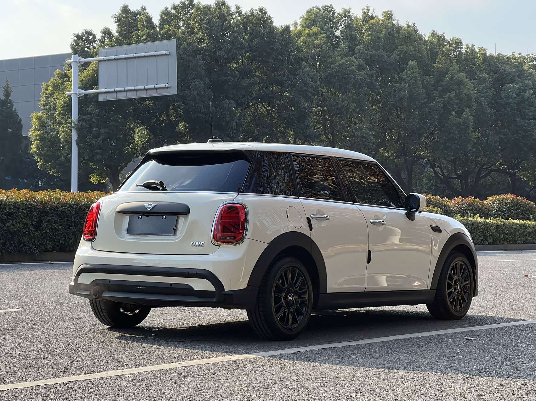 Mini ONE, 2022 16