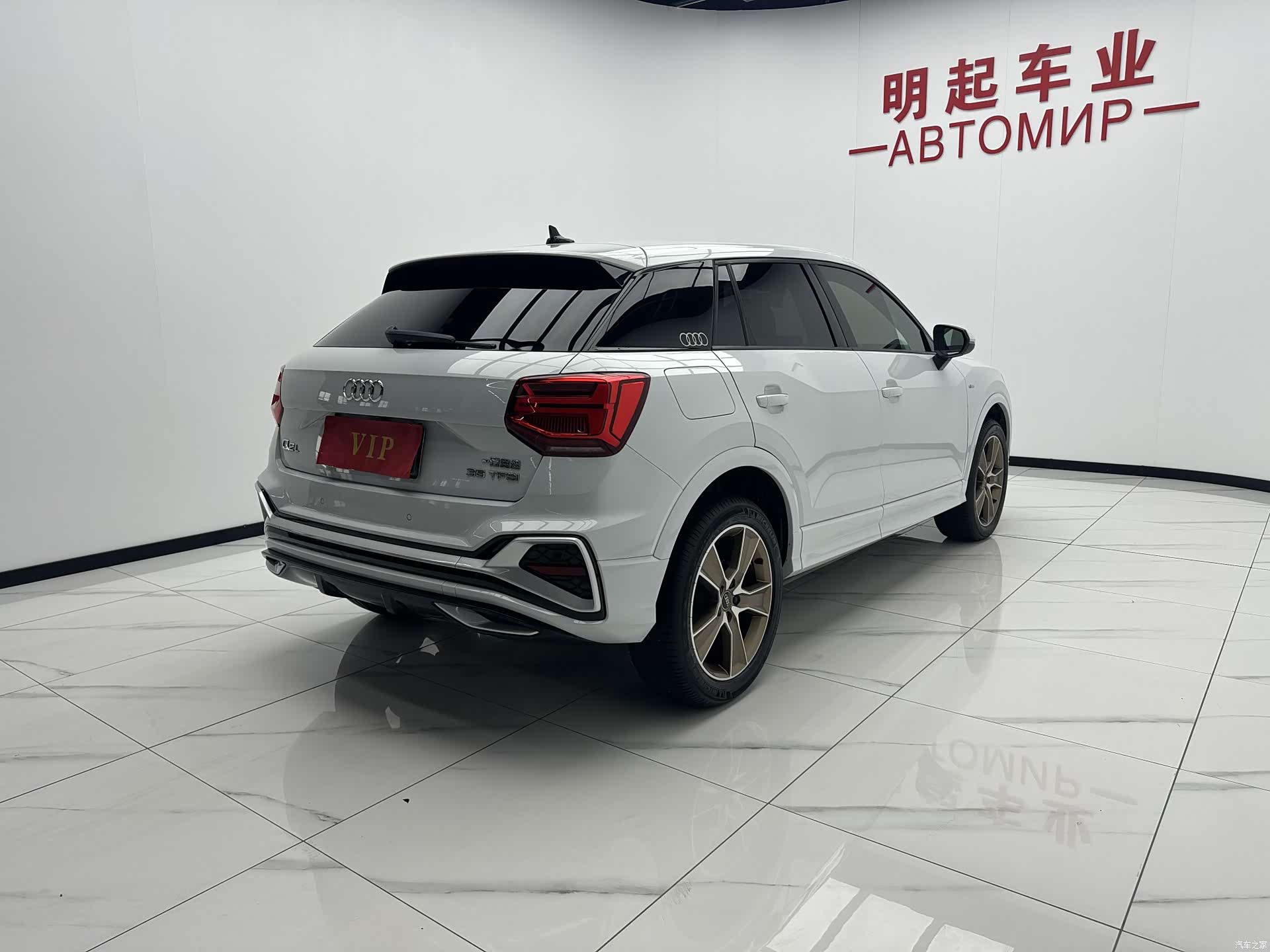 Audi Q2L, 2023 9