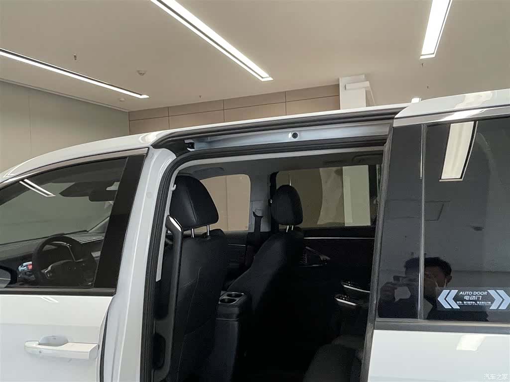 Trumpchi E9, 2025 21