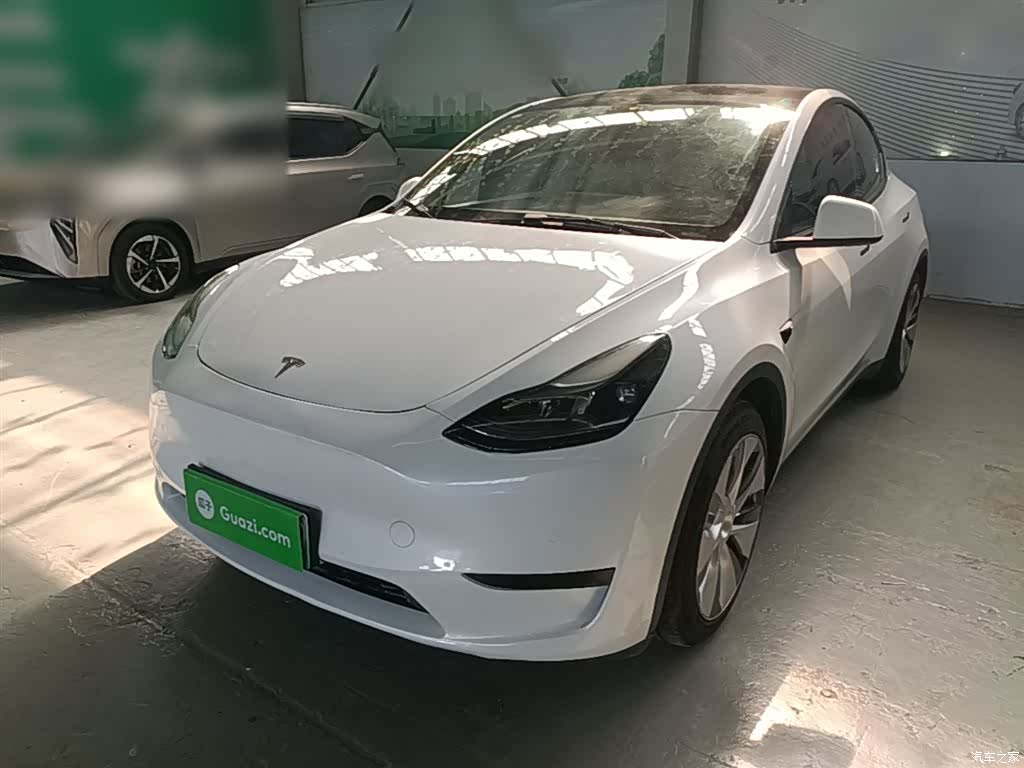 Tesla Model Y, 2023 1