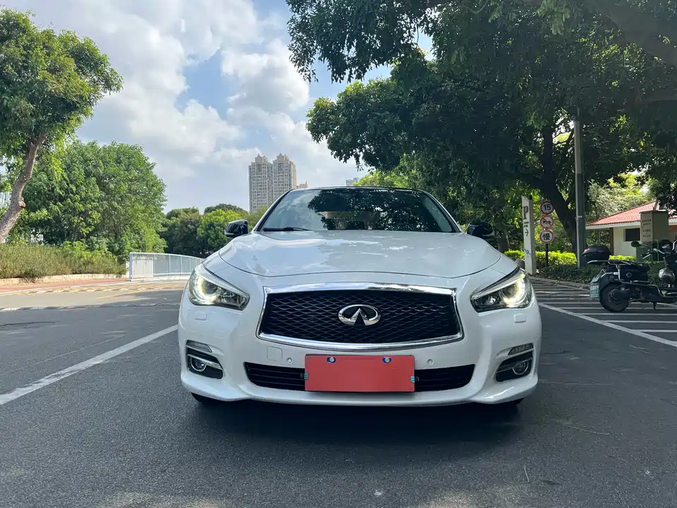 Infiniti Q50L