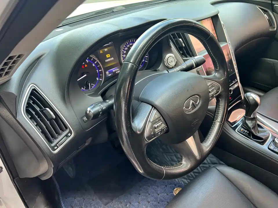 Infiniti Q50L