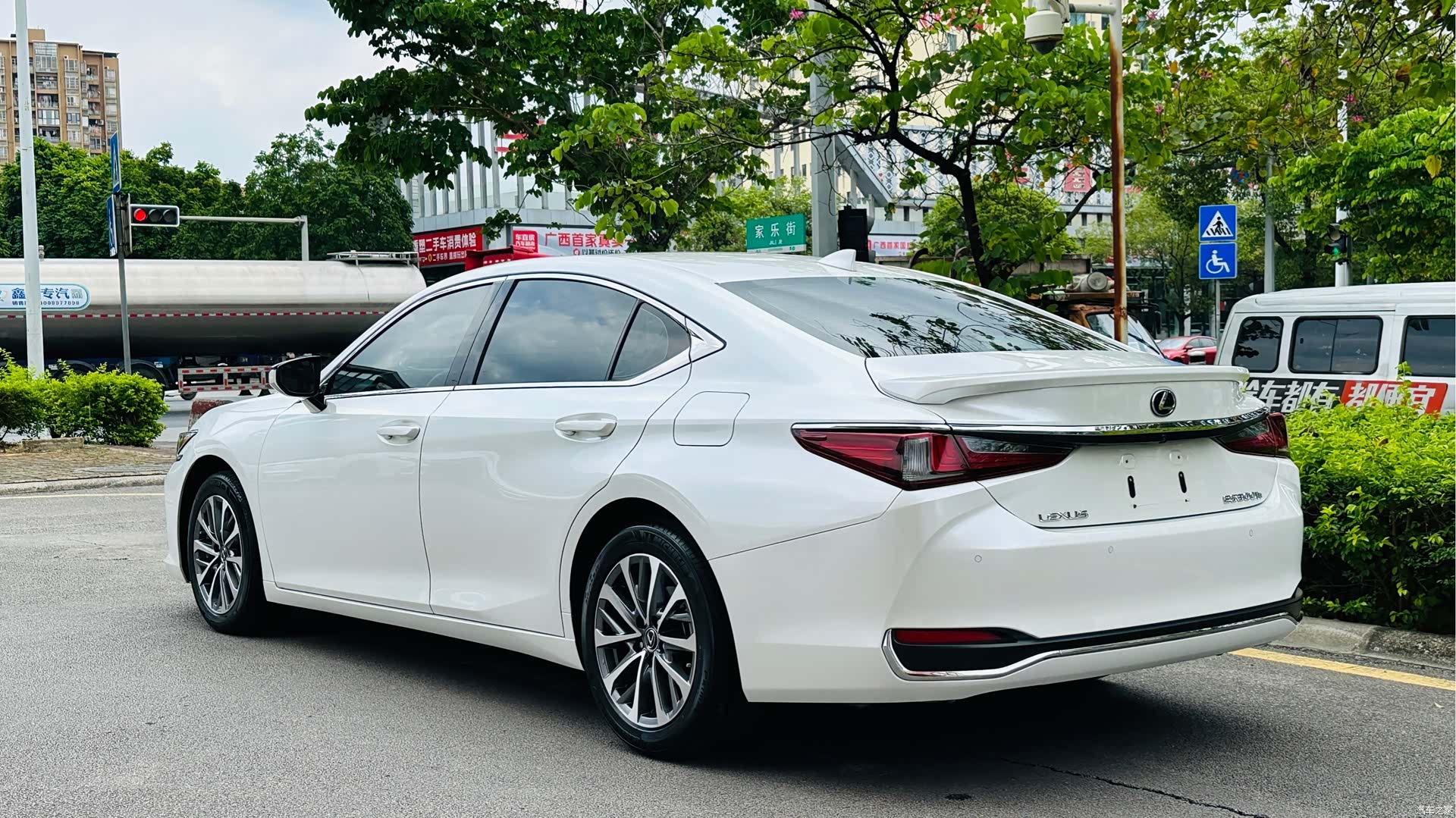 Lexus ES, 2023 6
