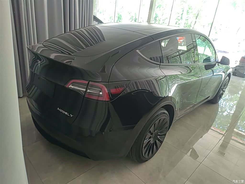 Tesla Model Y, 2023 7
