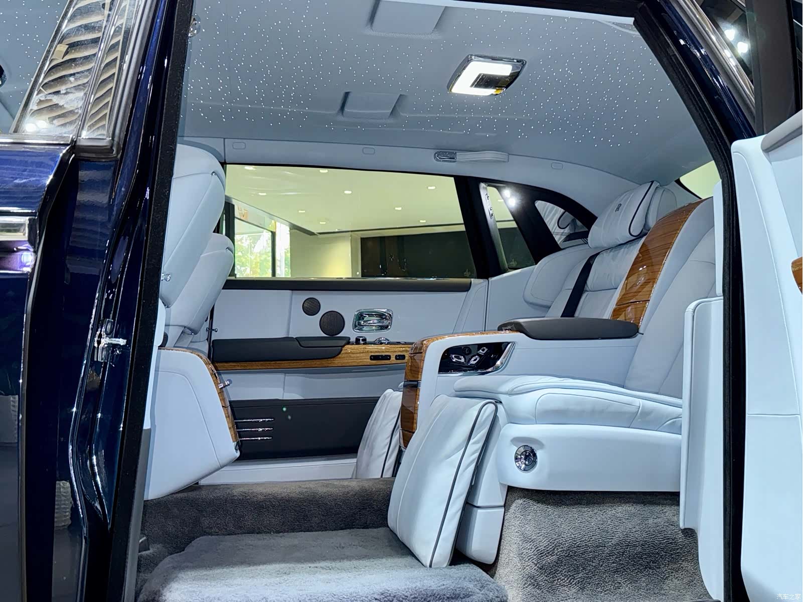 Rolls-Royce Phantom, 2020 28