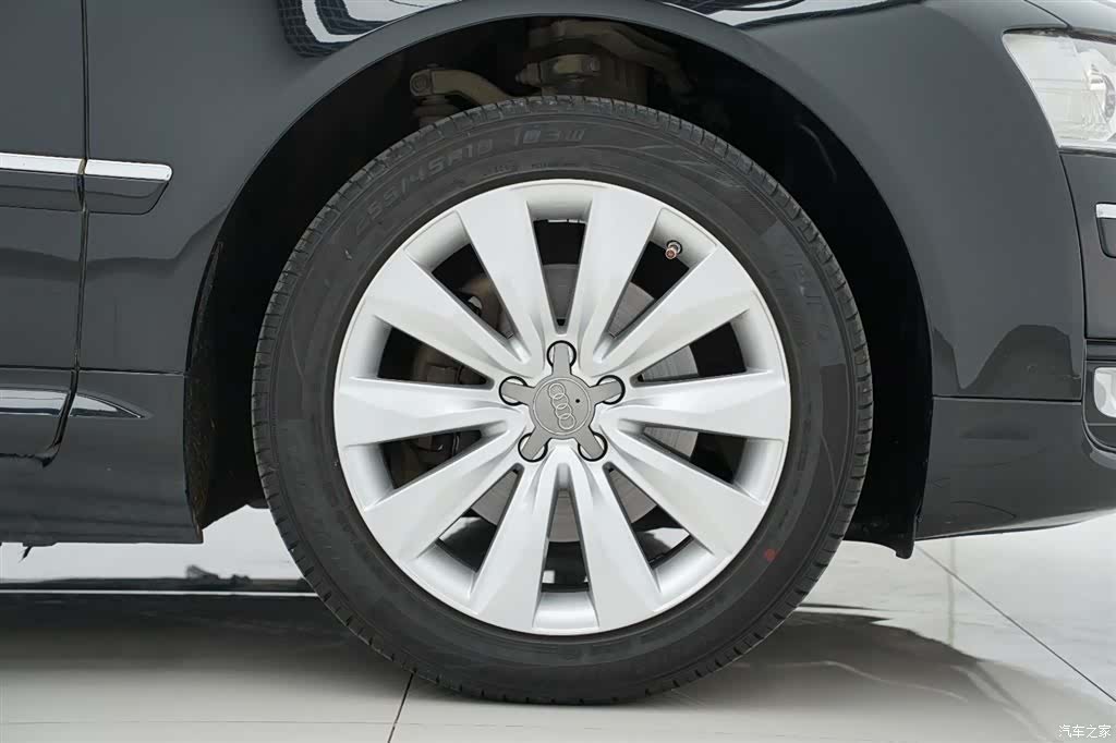 Audi A8L, 2010 32