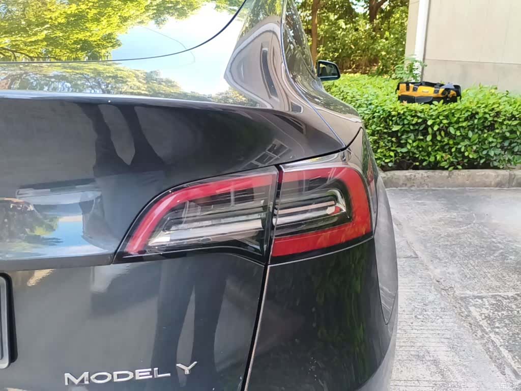 Tesla Model Y, 2024 8