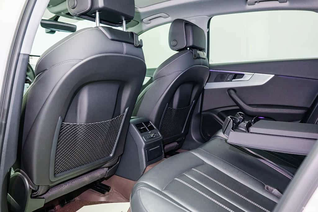 Audi A4L, 2022 17