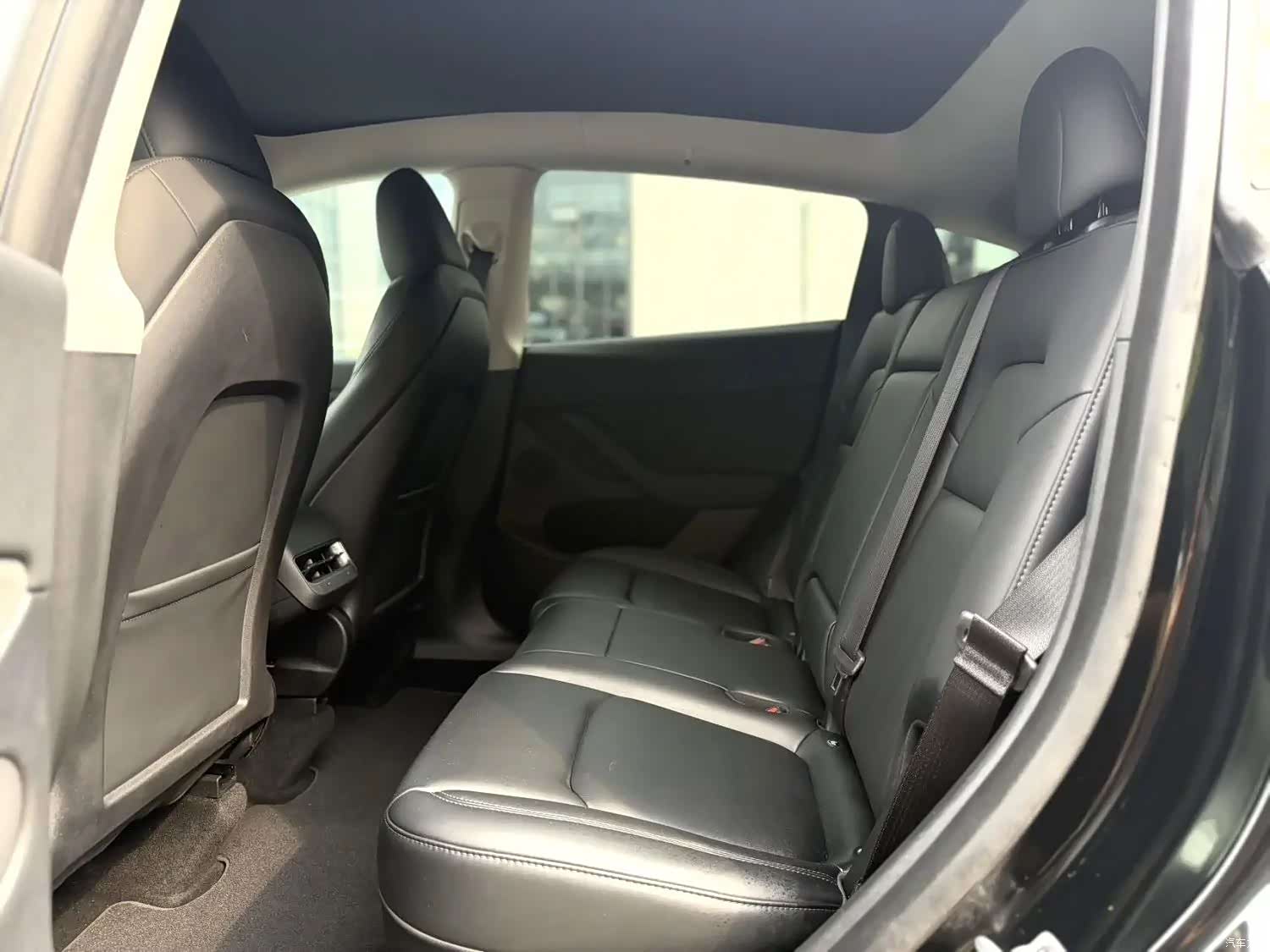 Tesla Model Y, 2023 7