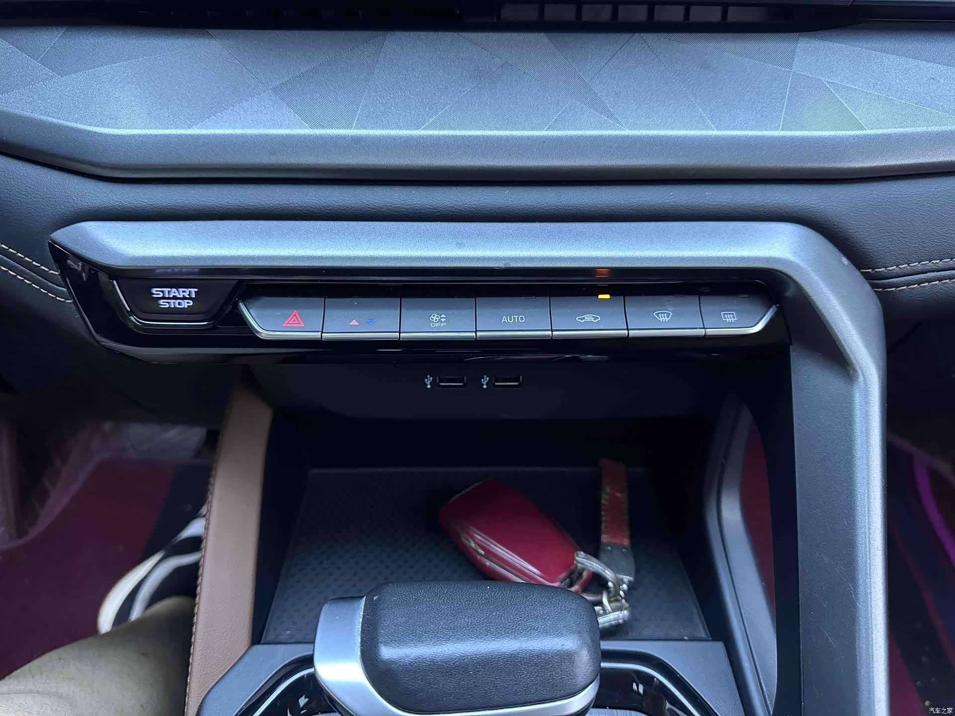 Geely X6, 2023 14