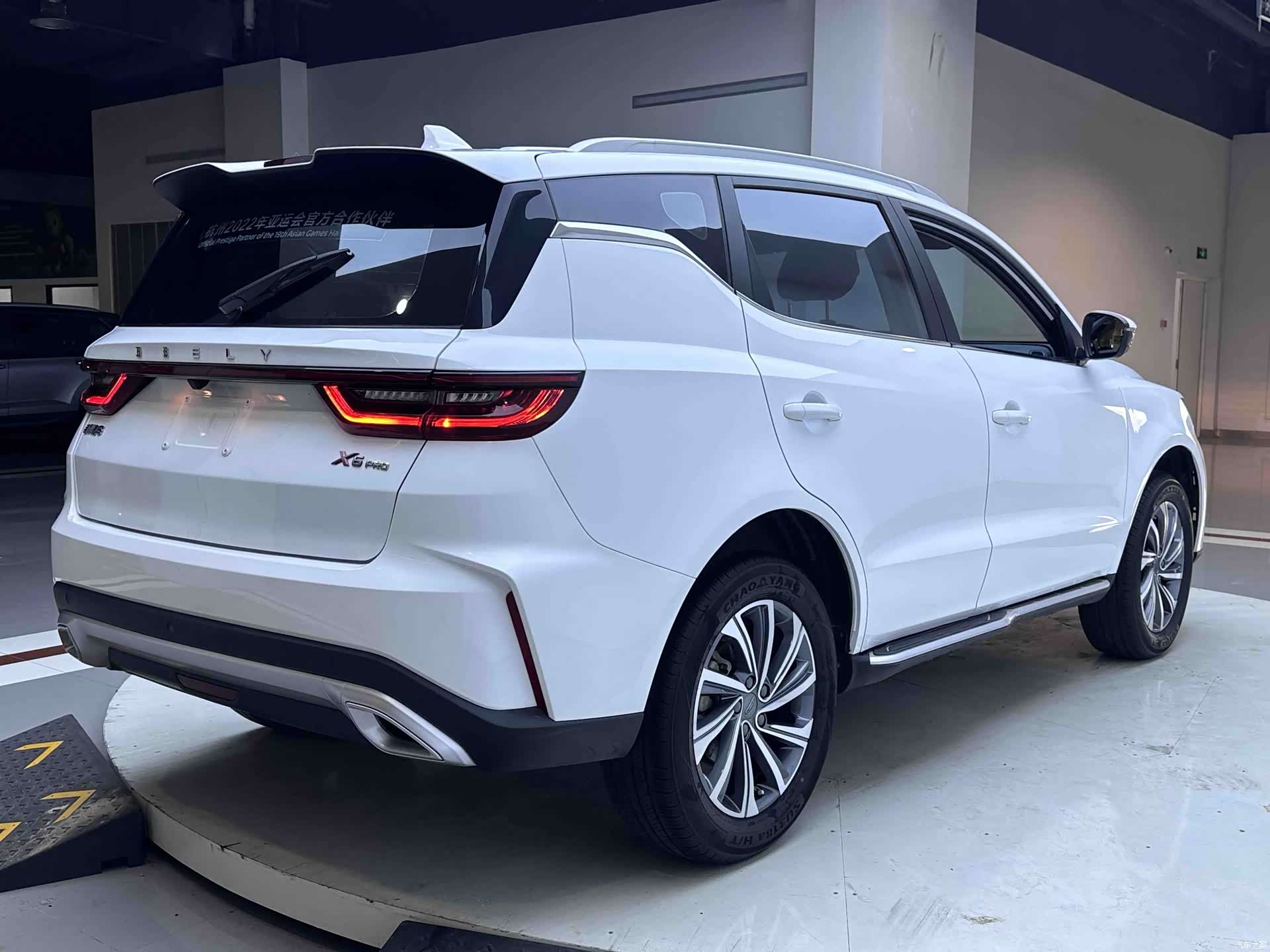 Geely X6, 2023 все фото