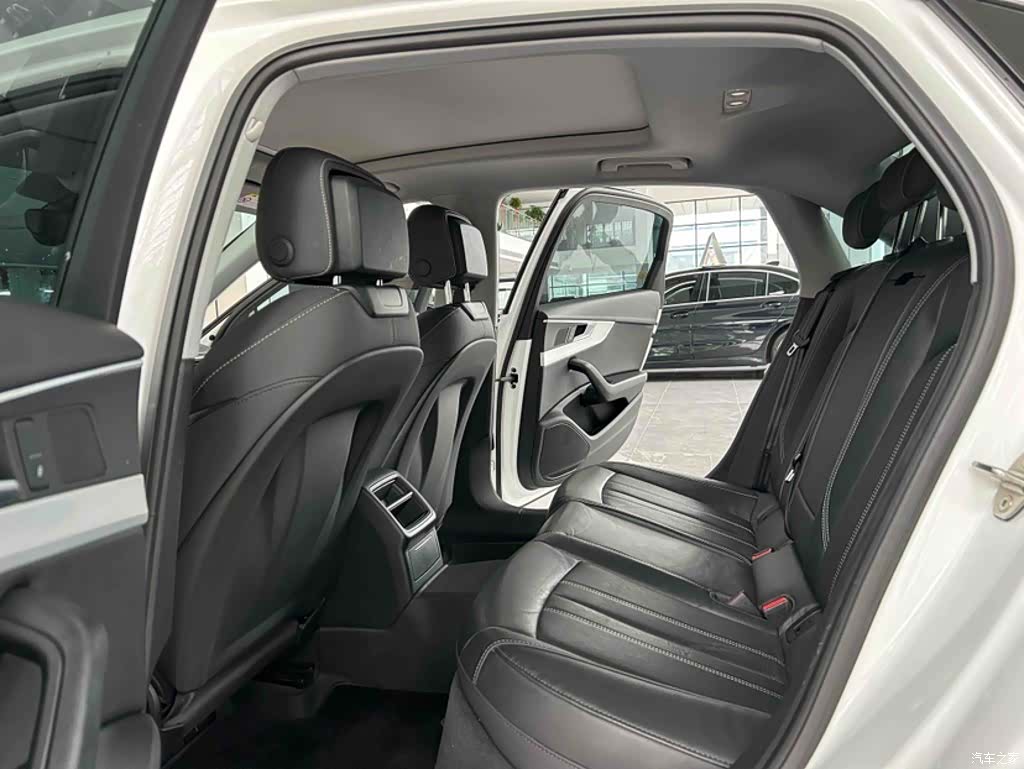 Audi A4L, 2022 16