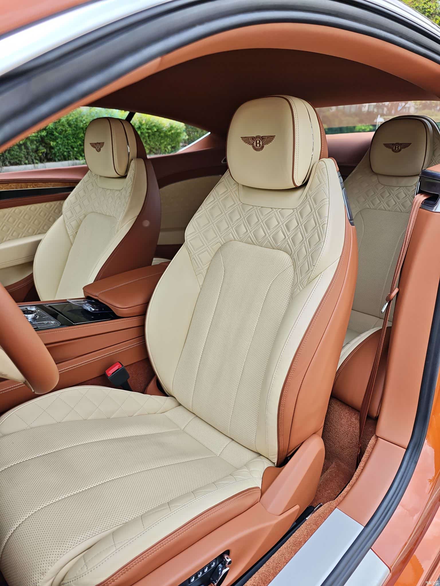 Bentley Continental GT, 2019 10