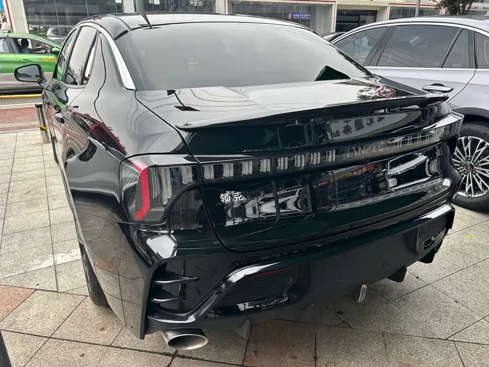Lynk & Co 03