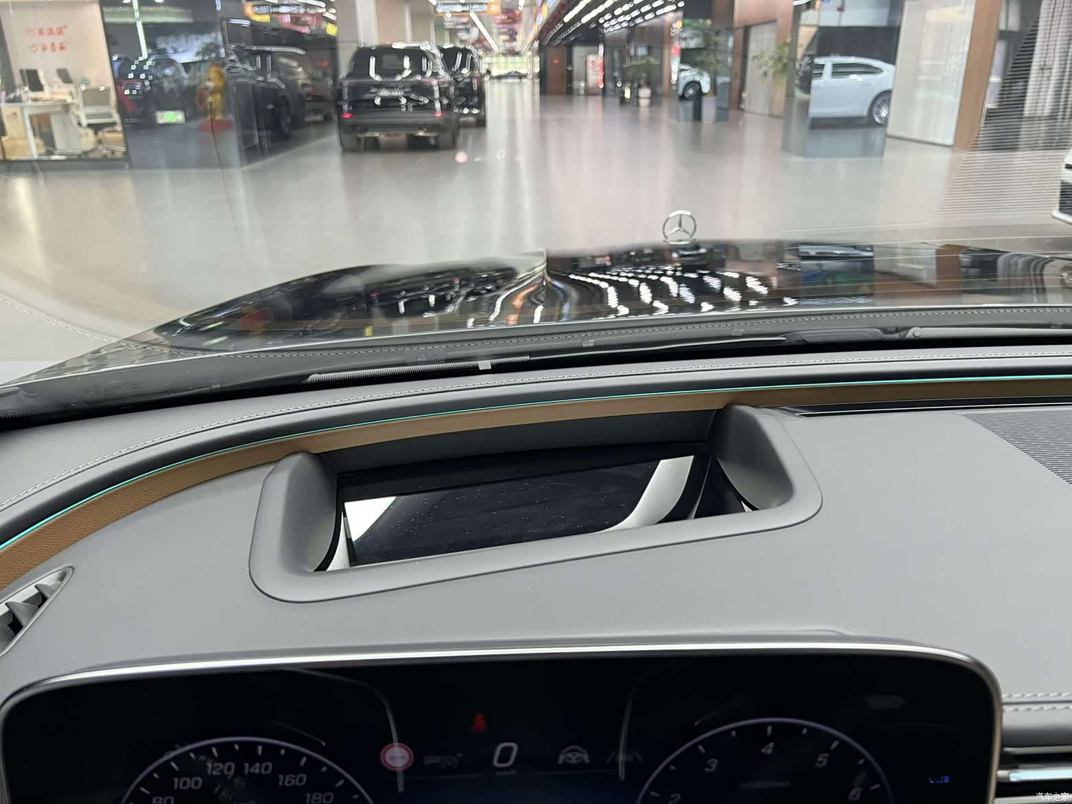 Mercedes-Benz E-Class, 2024 14