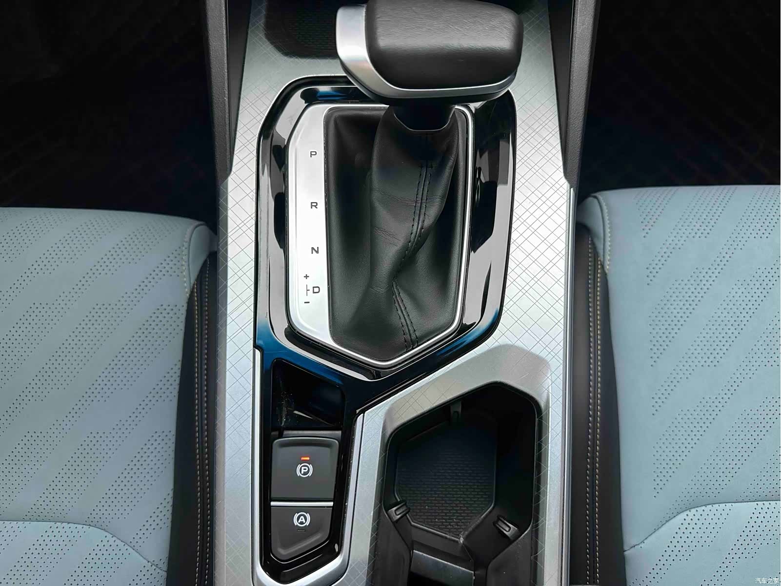 Geely Emgrand, 2022 17