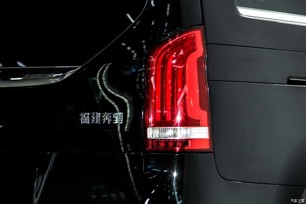 Mercedes-Benz V-Class, 2023 11
