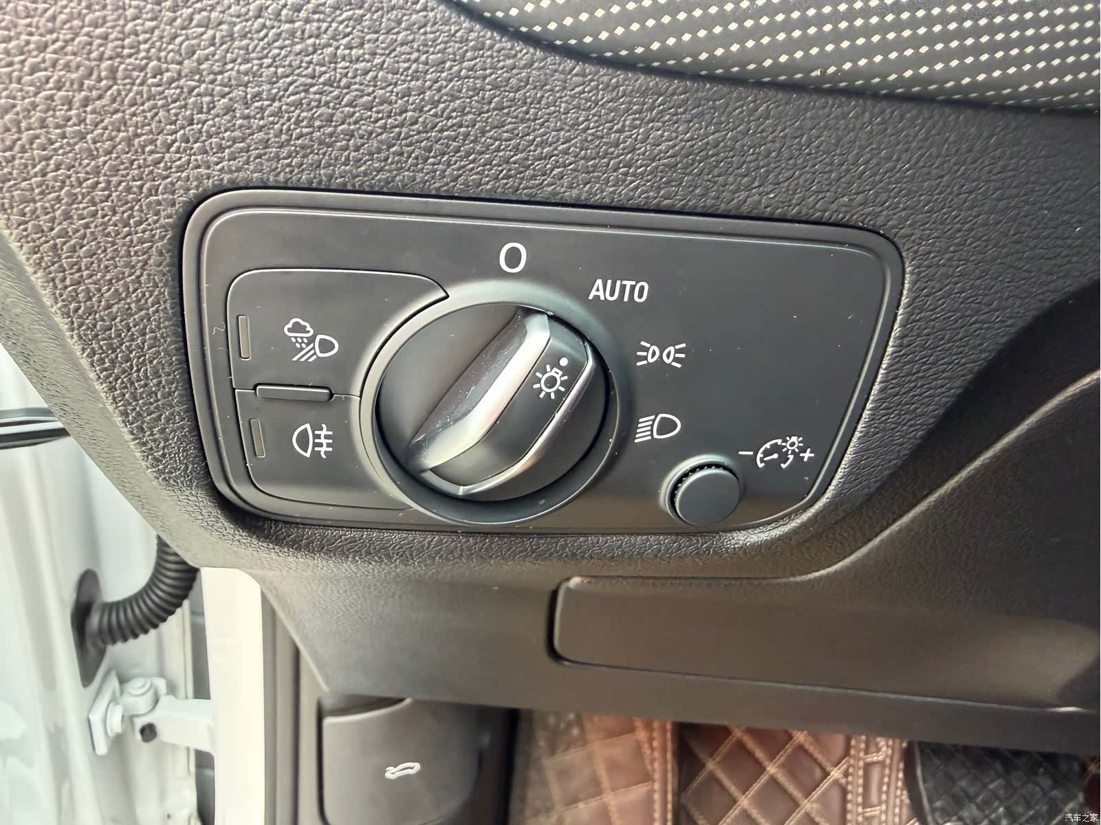 Audi Q2L, 2022 14