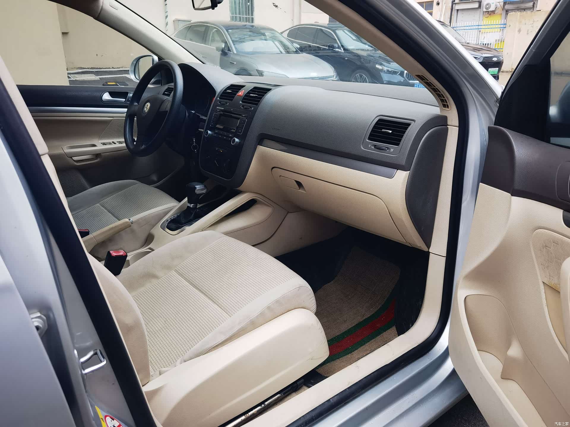 Volkswagen Sagitar, 2010 3