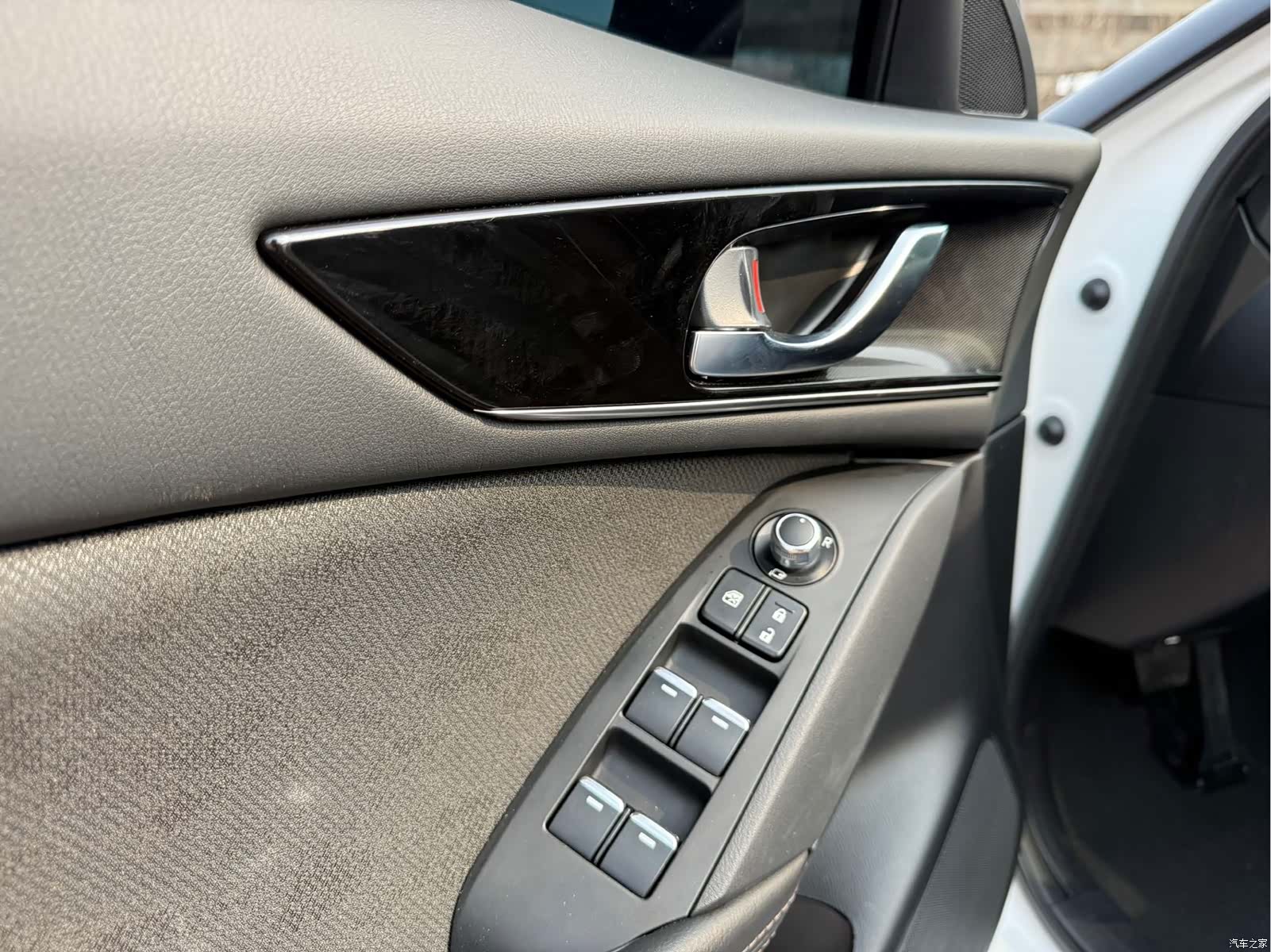 Mazda CX-4, 2023 15