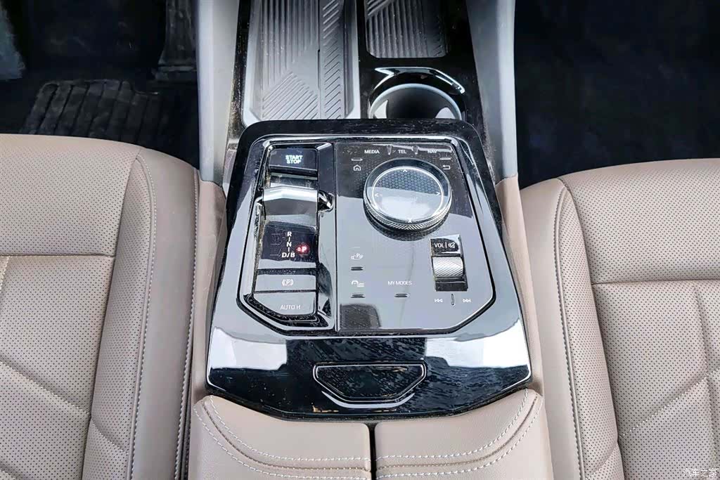 BMW i5, 2025 9