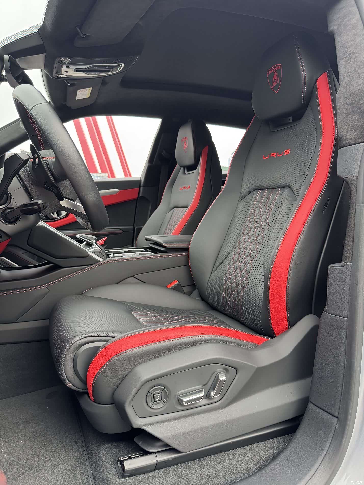 Lamborghini Urus, 2024 10