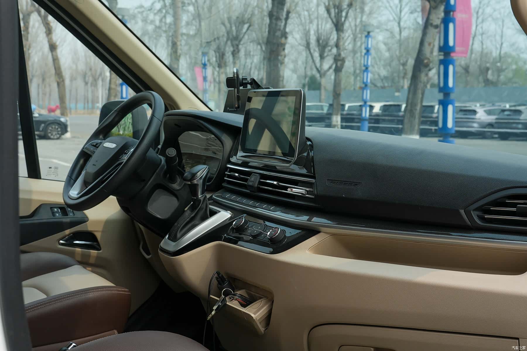 Maxus V90, 2021 36