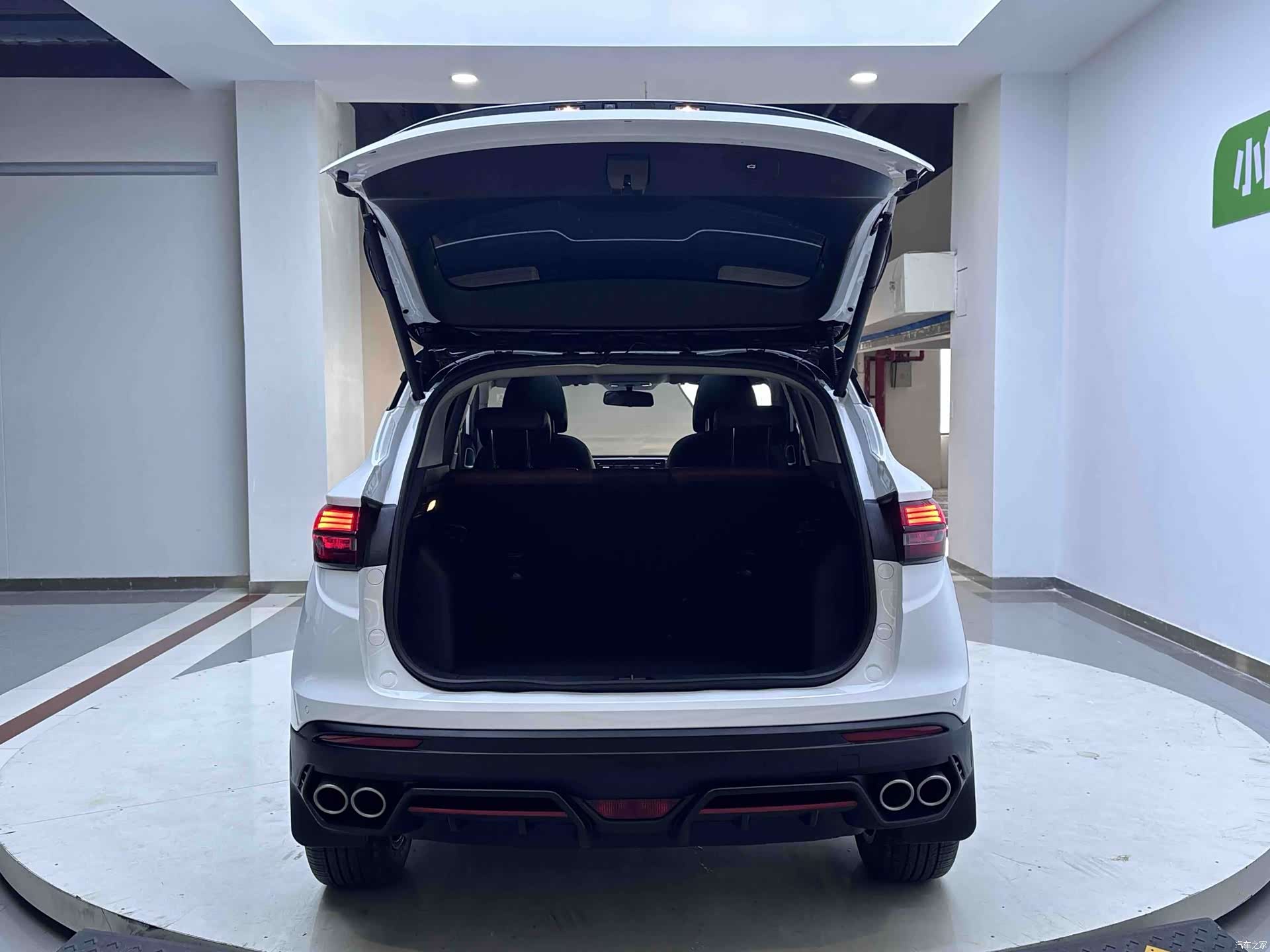 Geely Coolray, 2022 19