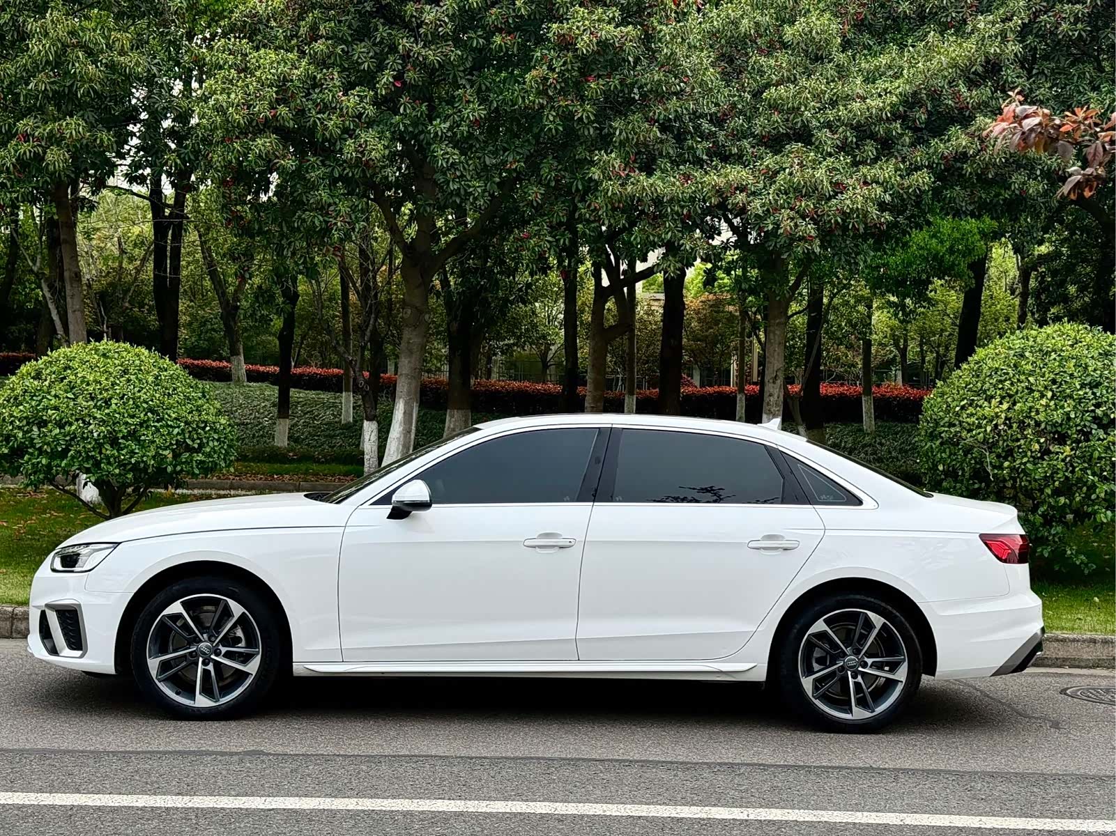 Audi A4L, 2021 3