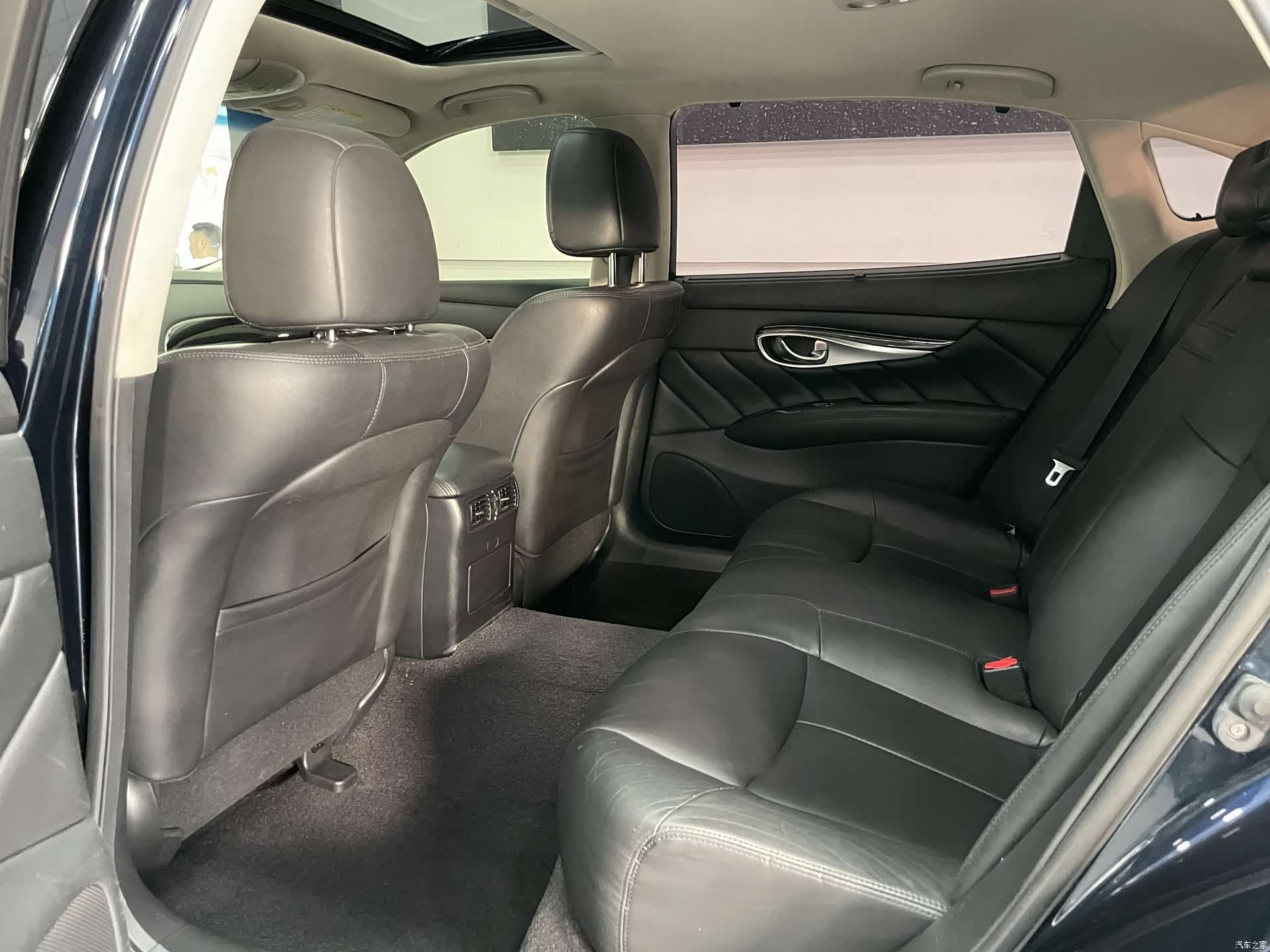 Infiniti Q70, 2017 9