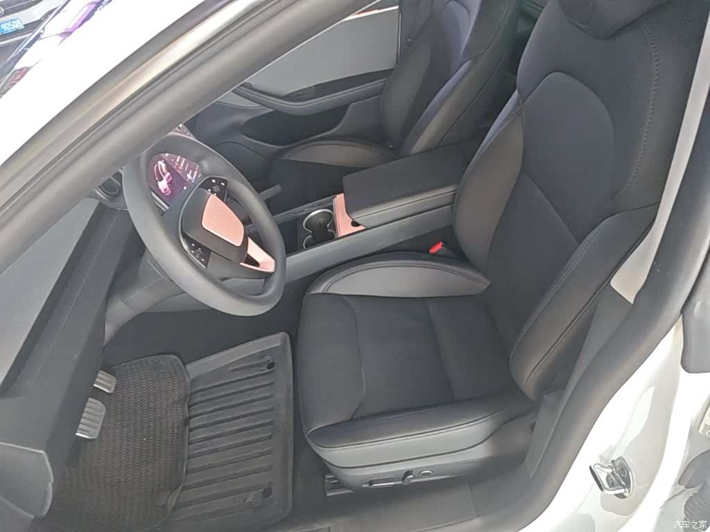Tesla Model 3, 2025 15