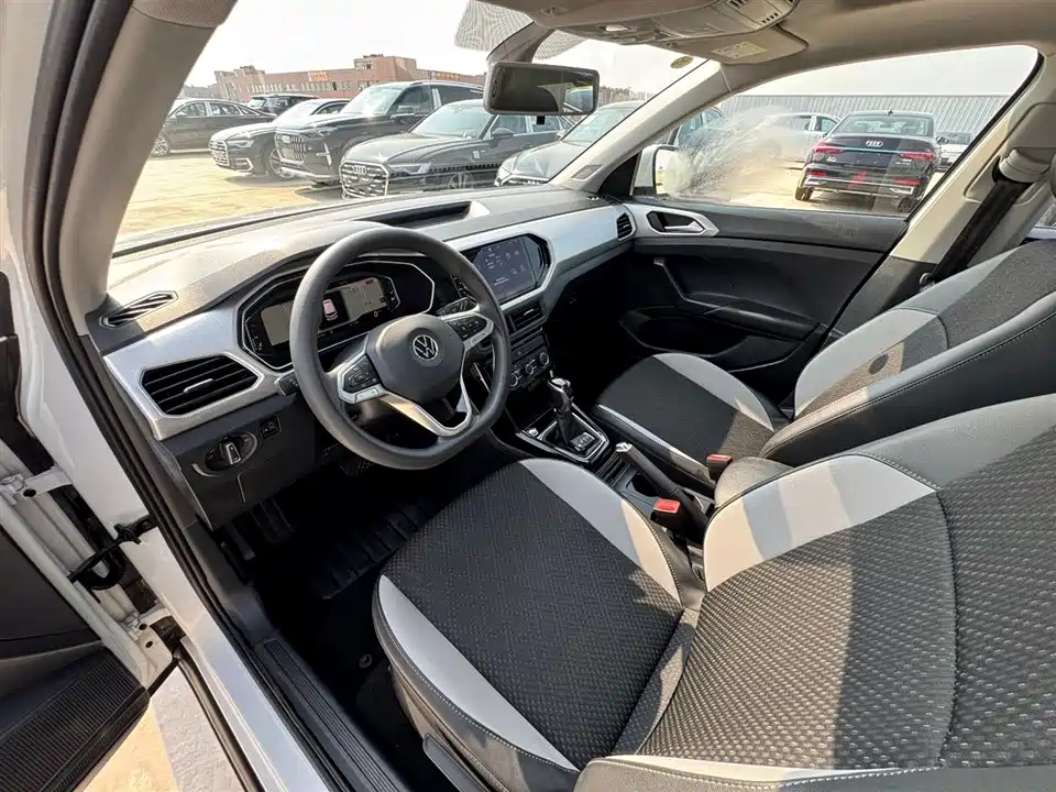 Volkswagen Exploring the shadow