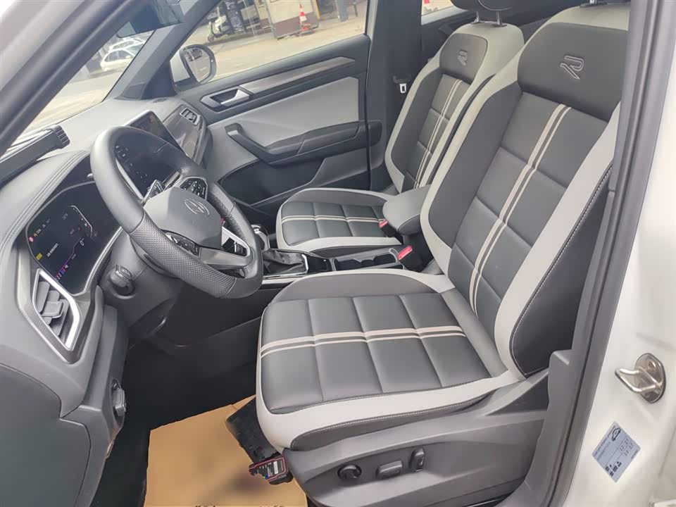 Volkswagen T-ROC exploring Songs