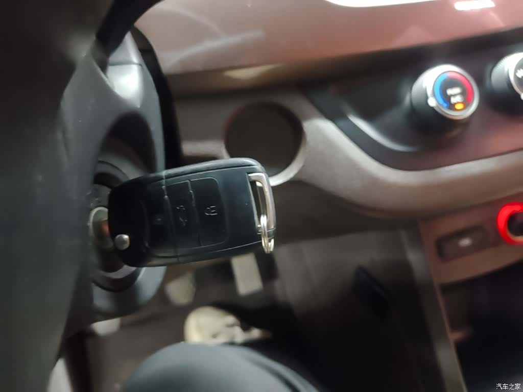 Wuling 310W, 2018 9
