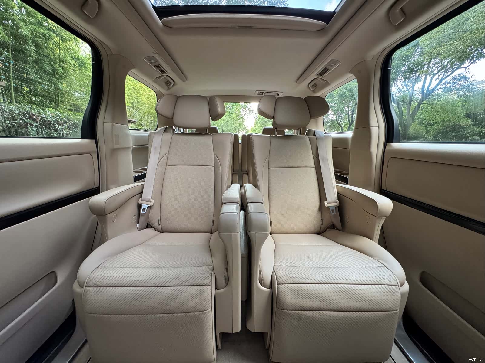 Toyota Alphard, 2016 16