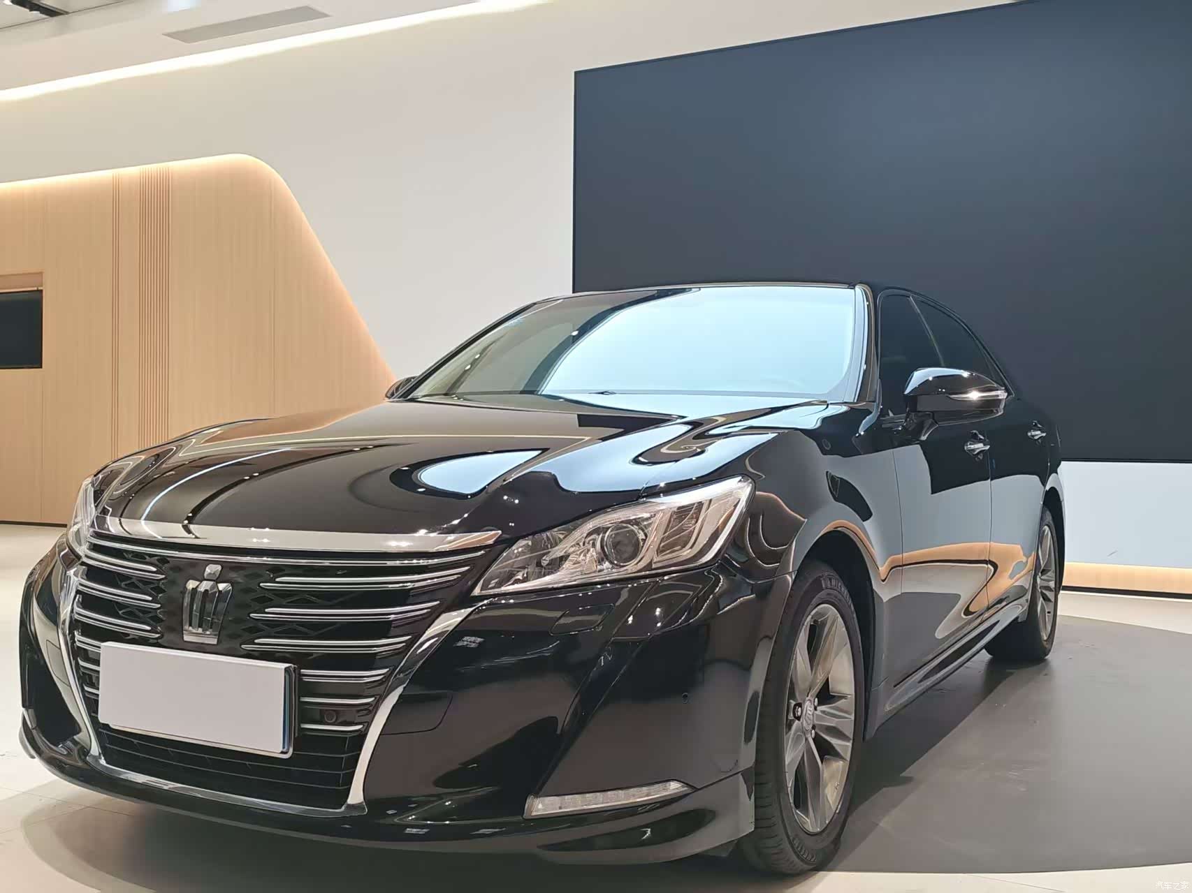 Toyota Crown, 2017 1