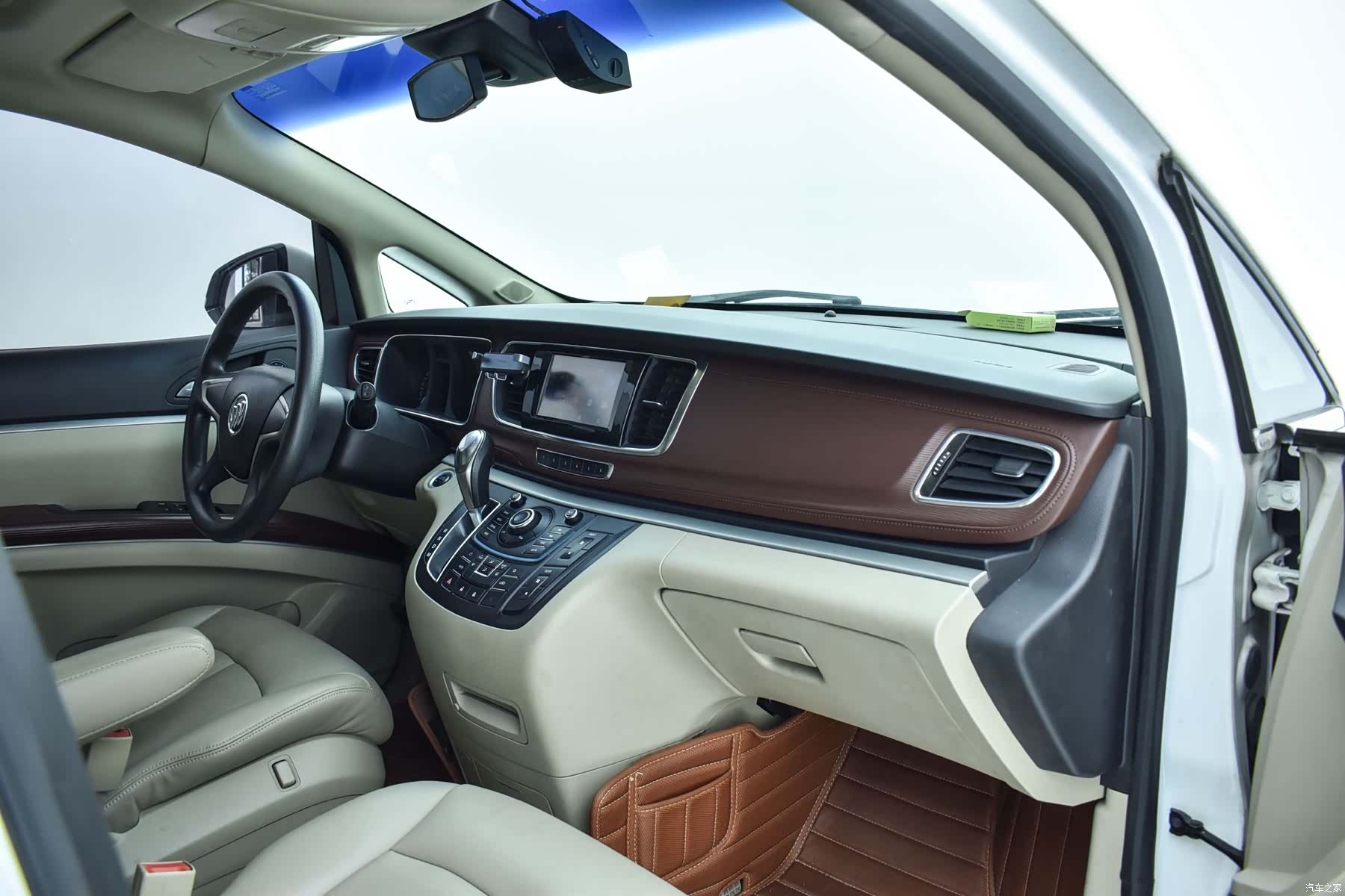 Buick GL8, 2016 12