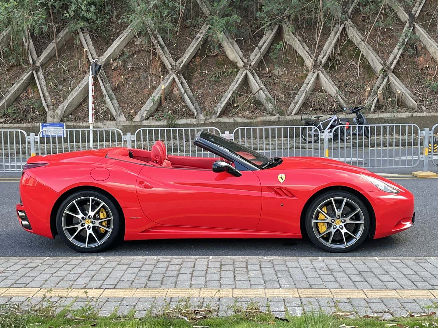 Ferrari California, 2011 6