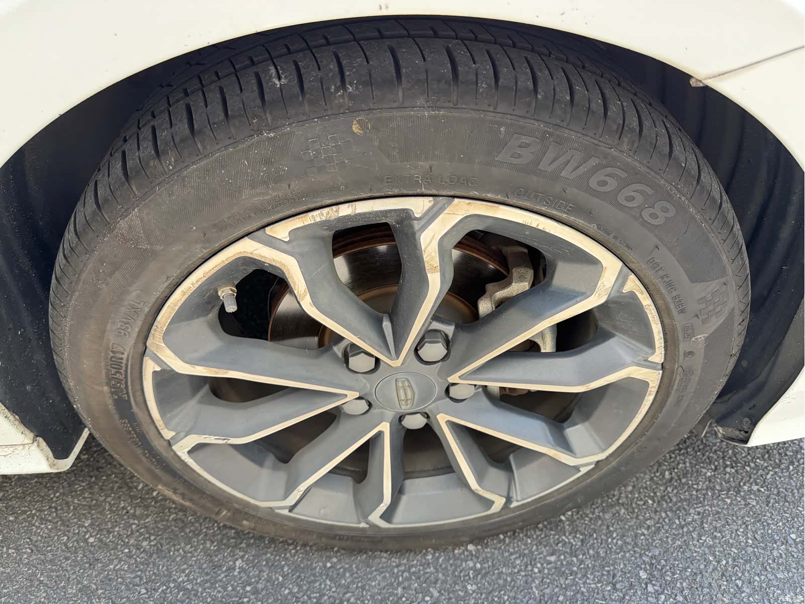 Geely Binray, 2022 17