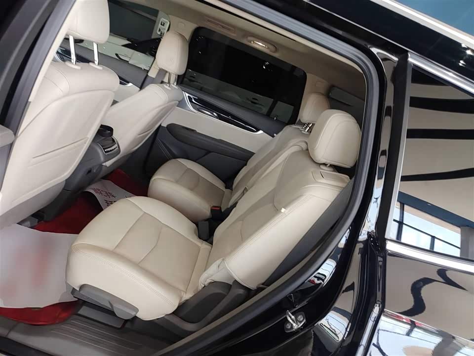 Cadillac XT6