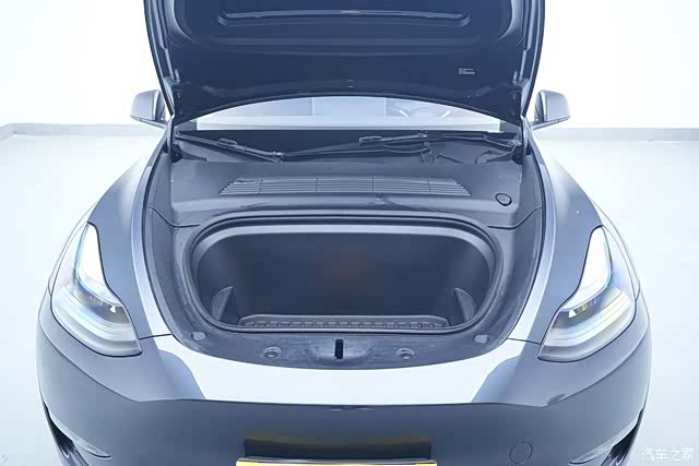 Tesla Model Y, 2024 14