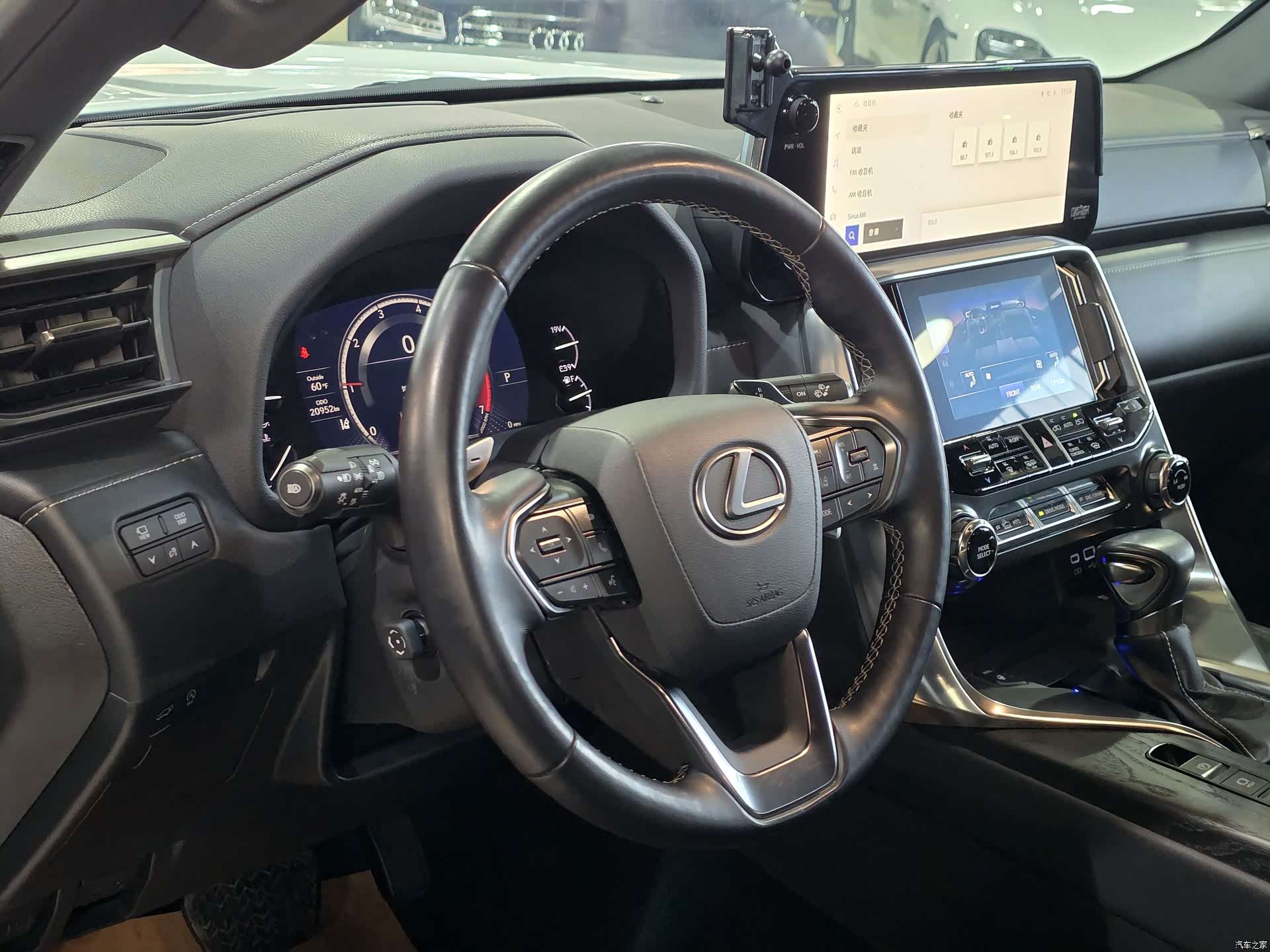 Lexus LX, 2023 10