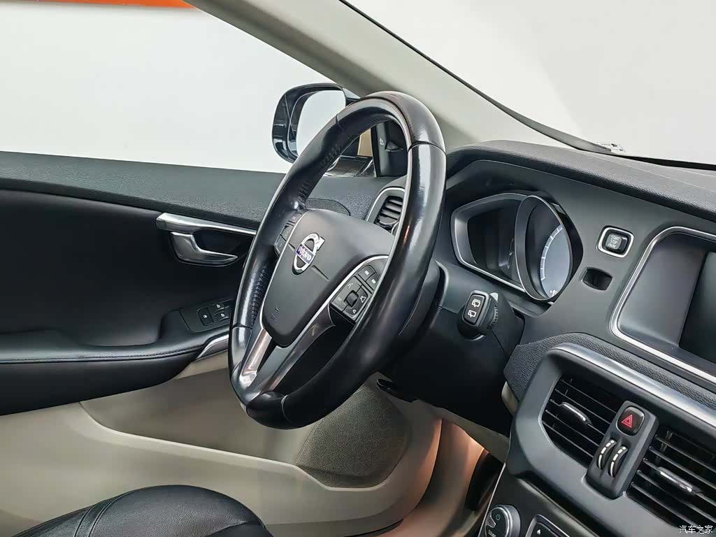 Volvo V40, 2015 22
