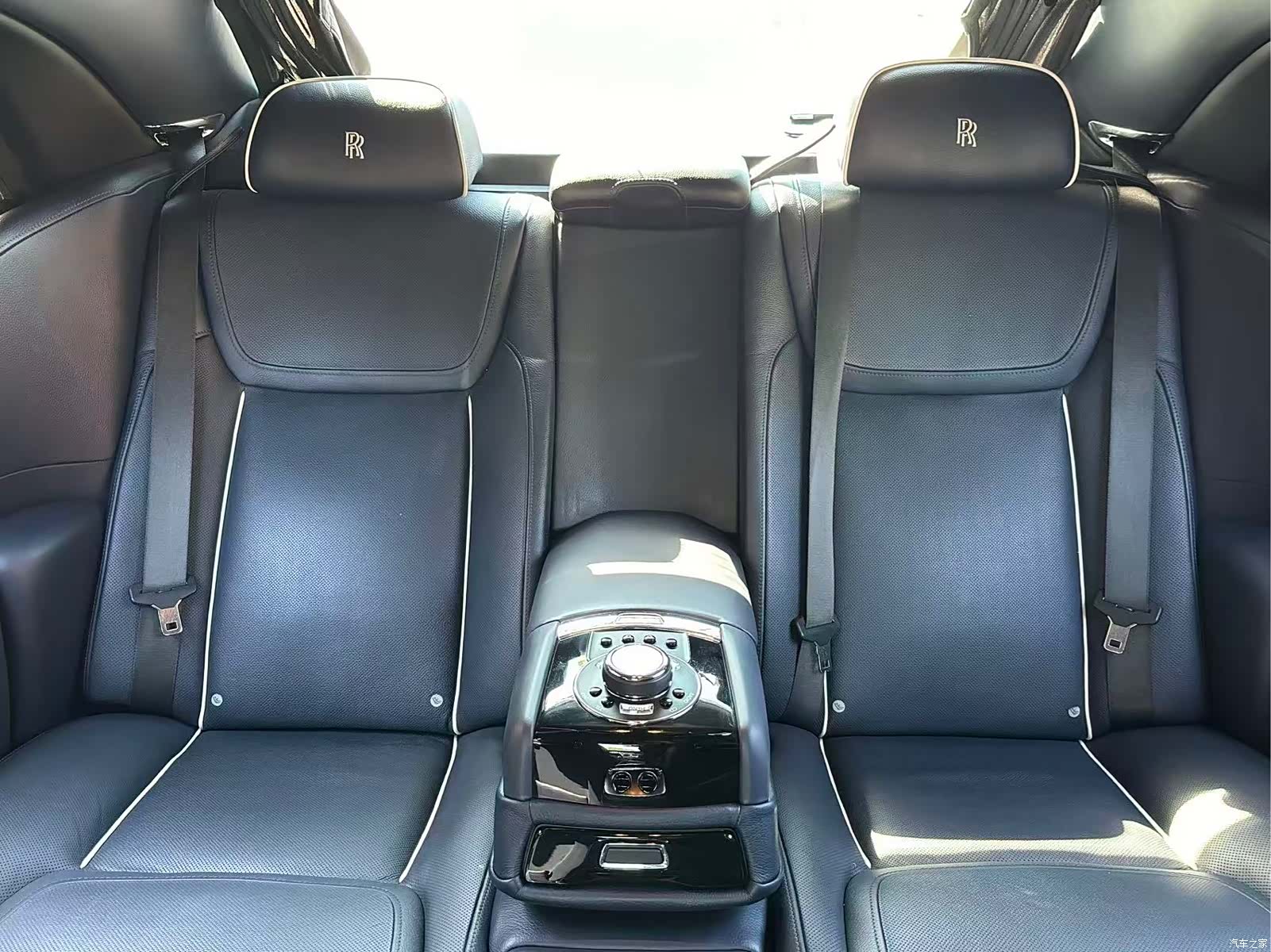Rolls-Royce Ghost, 2015 9
