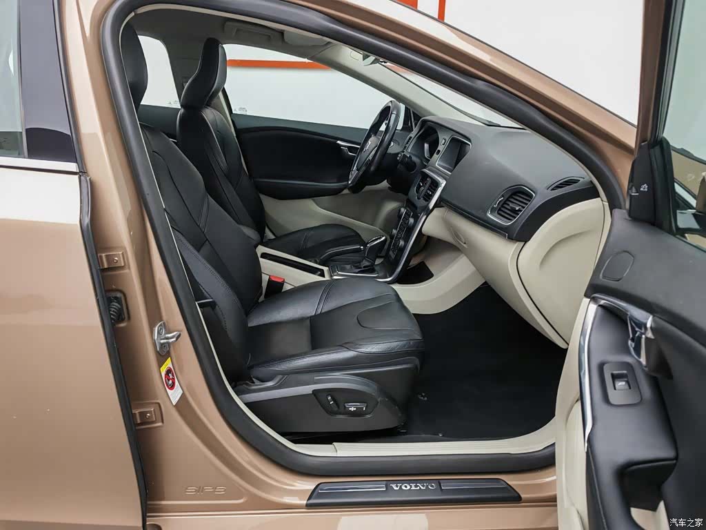 Volvo V40, 2015 23