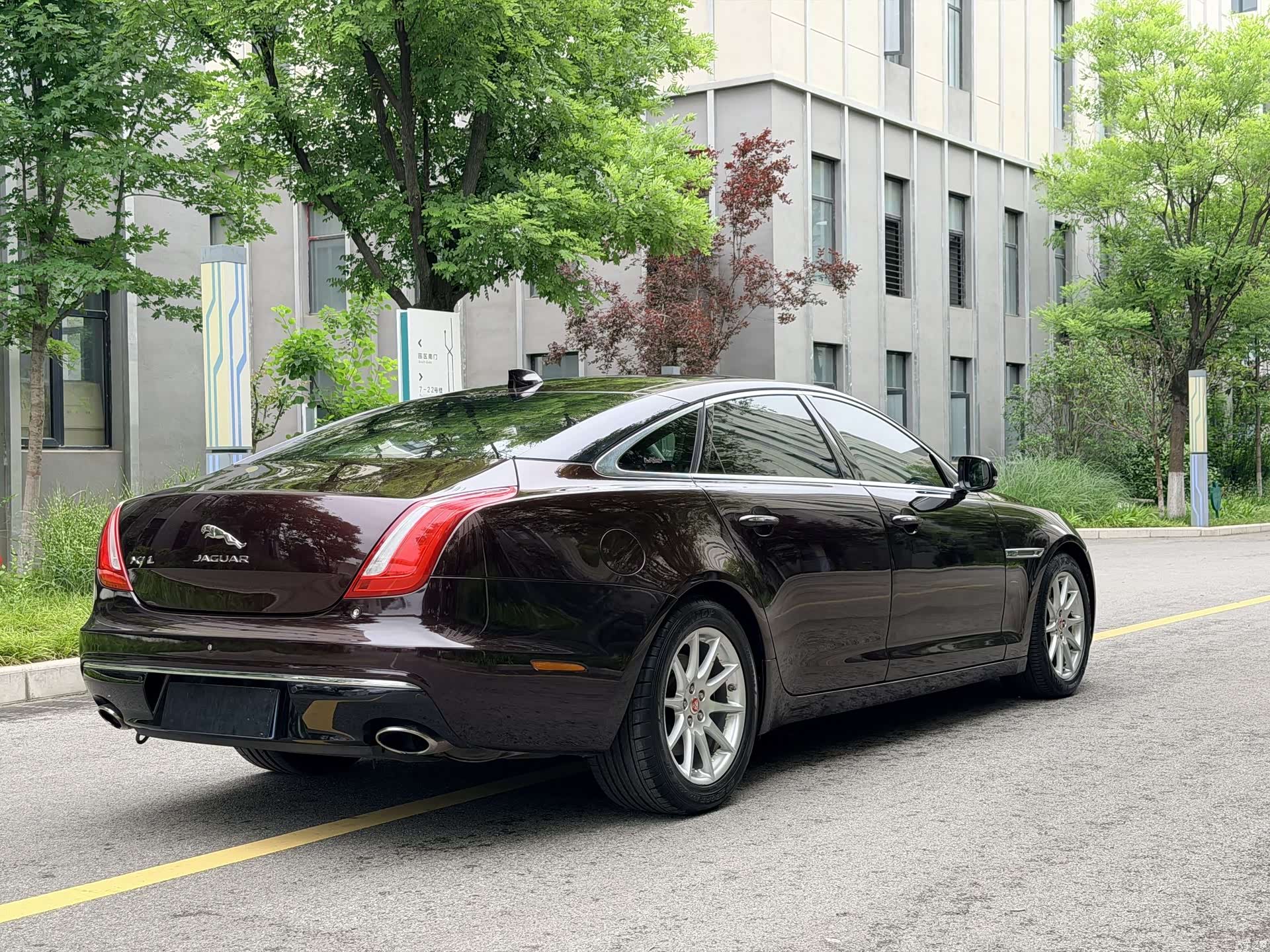 Jaguar XJ, 2016 7