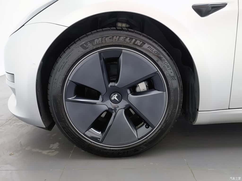 Tesla Model 3, 2022 17